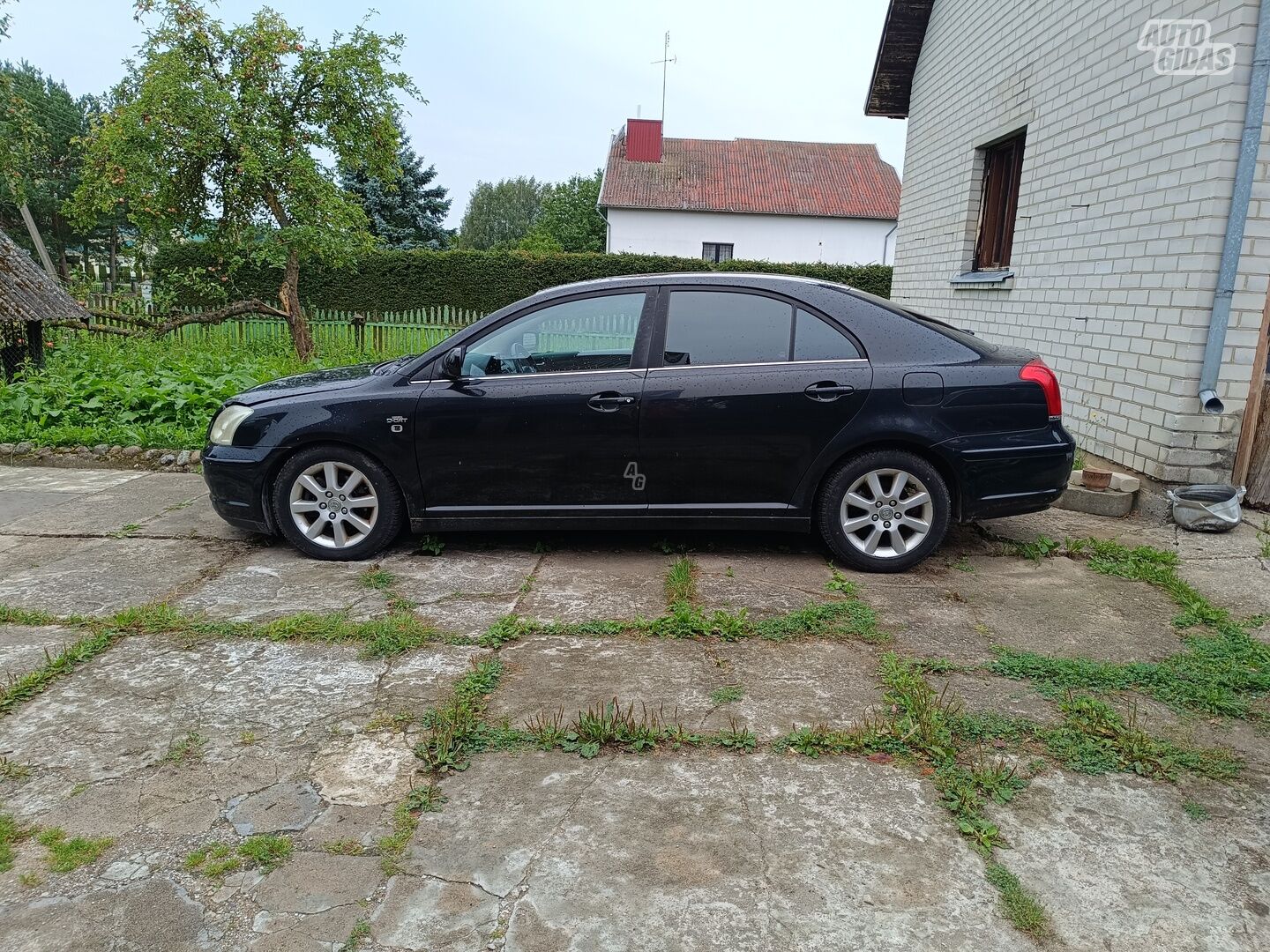 Toyota Avensis Verso 2006 y parts