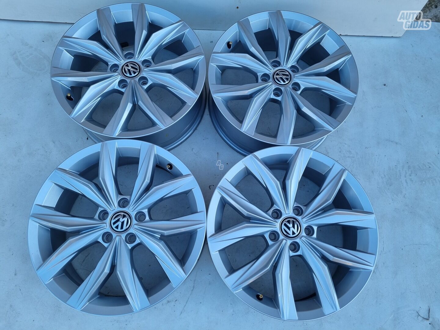 Volkswagen Tiguan R18 org Tiguan light alloy R18 rims