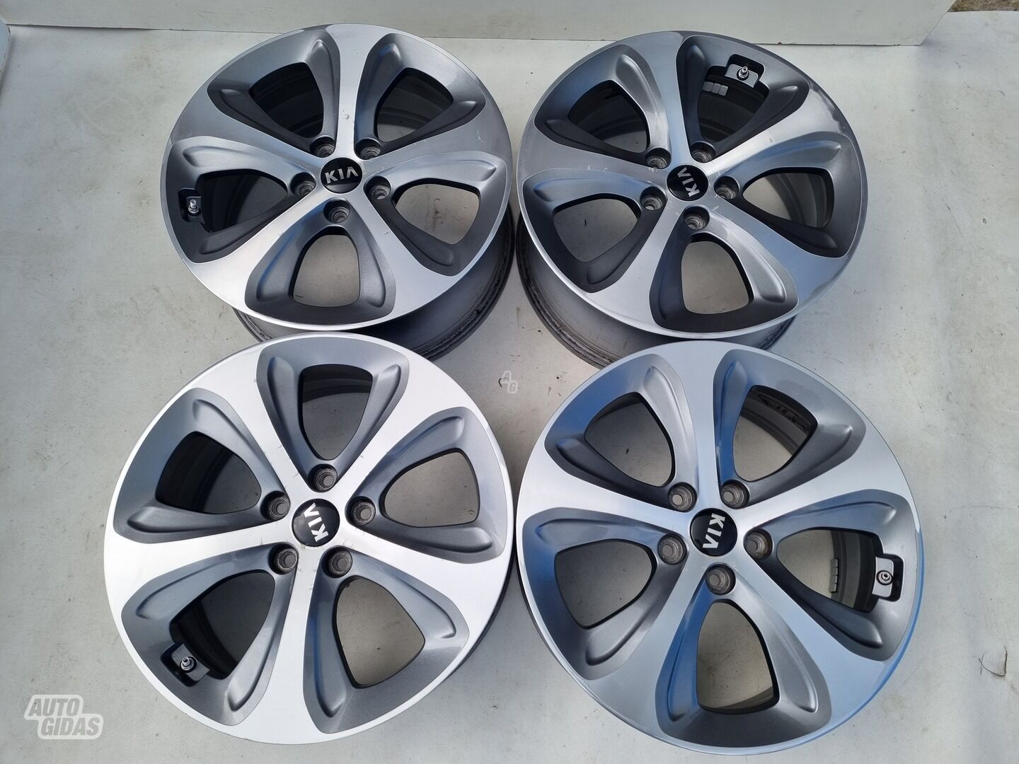 KIA R18 originalūs light alloy R18 rims