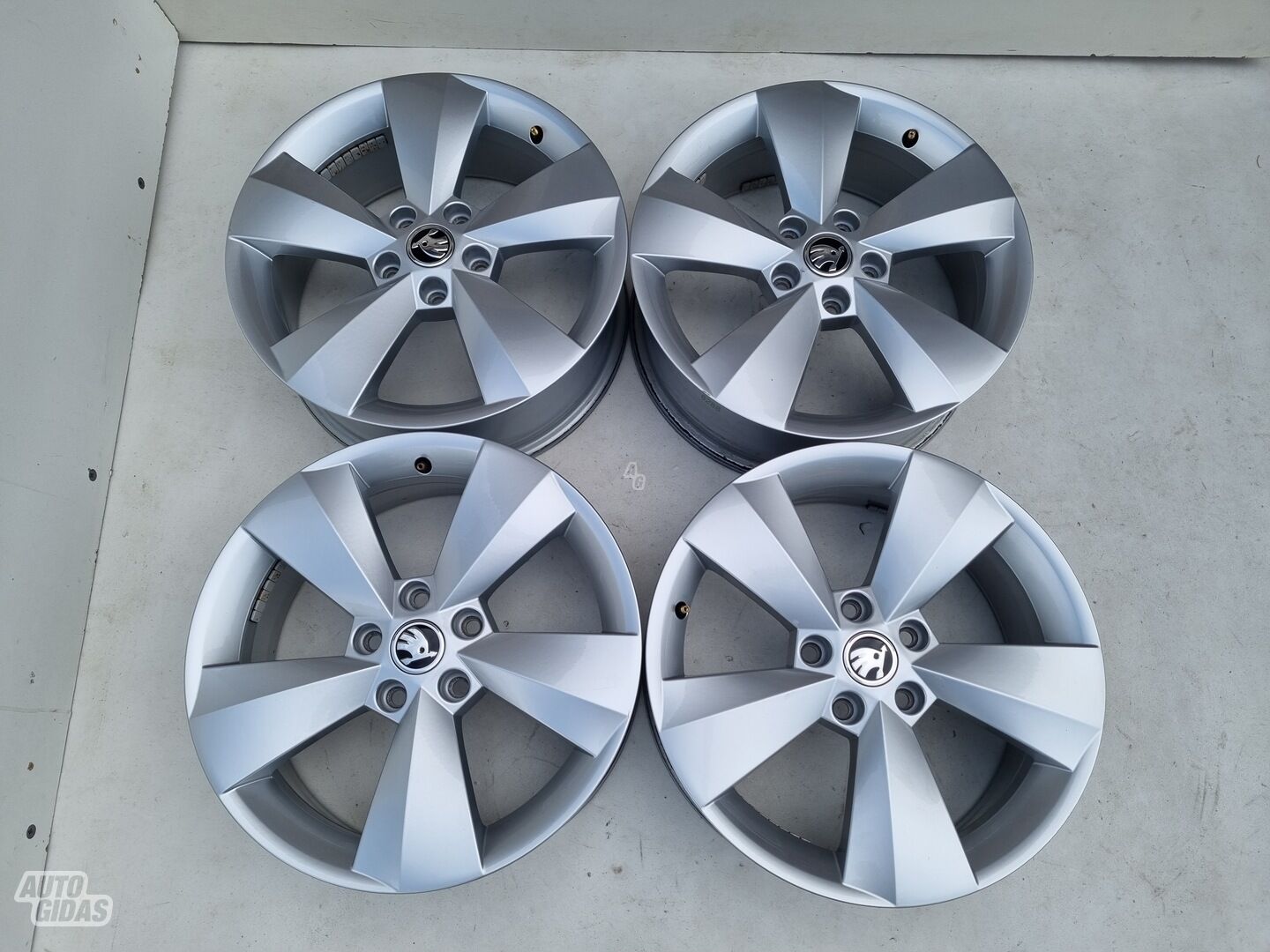 Skoda Kodiaq originalūs Kodiaq light alloy R17 rims