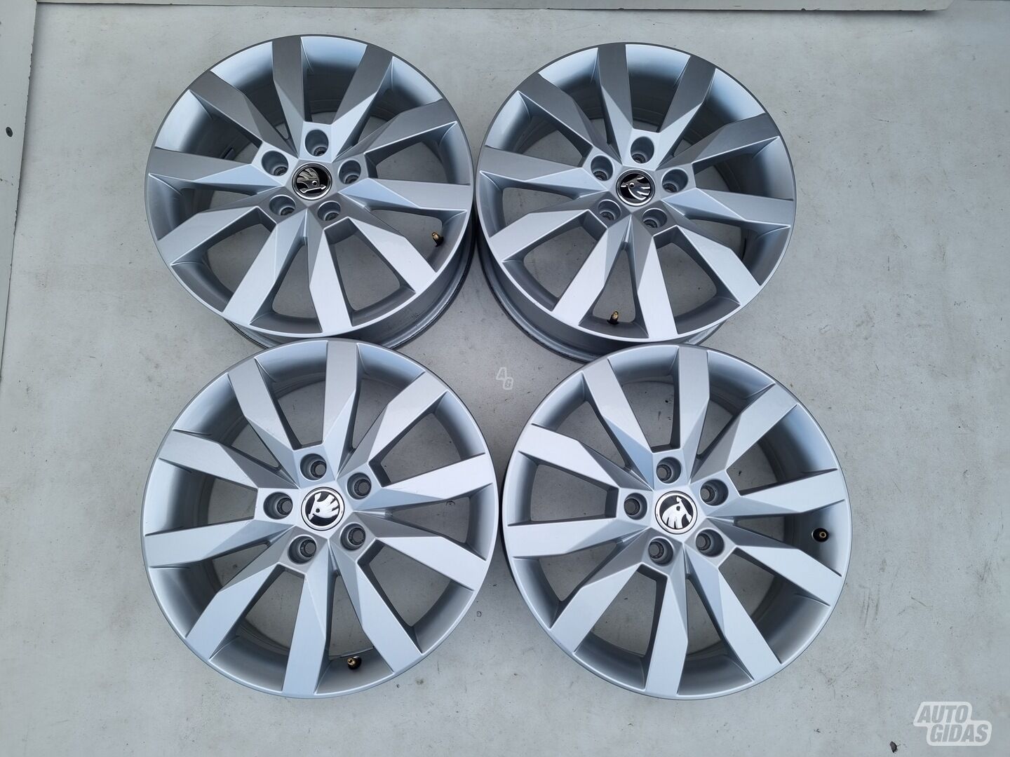 Skoda Octavia originalūs Octavia light alloy R17 rims