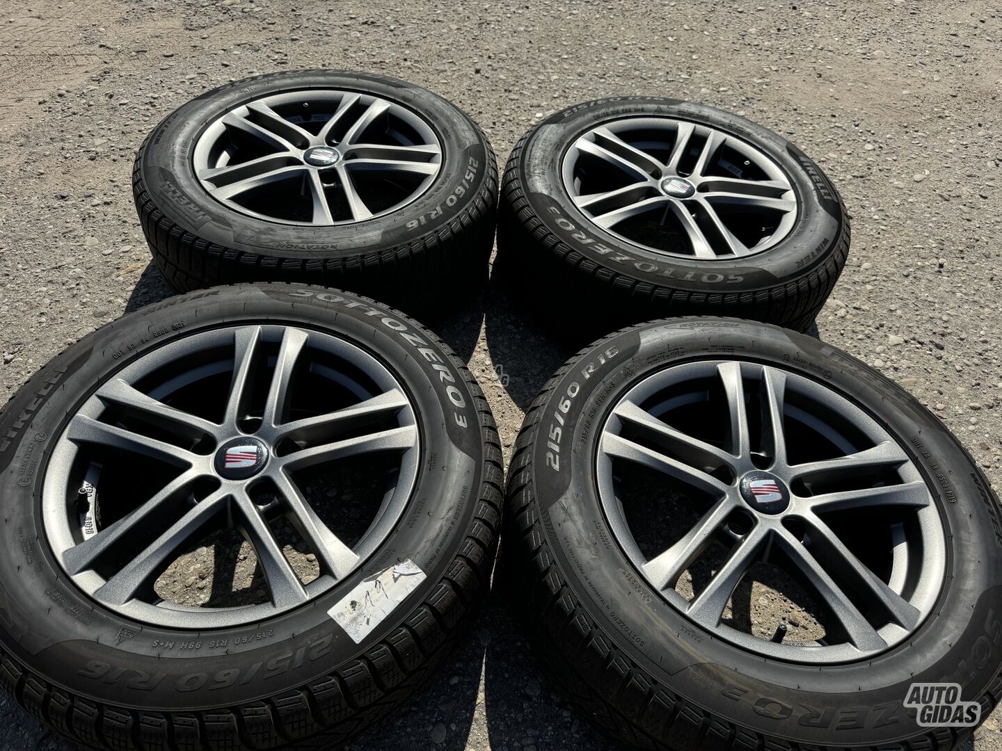 Seat Siunciam, 7J ET38 light alloy R16 rims