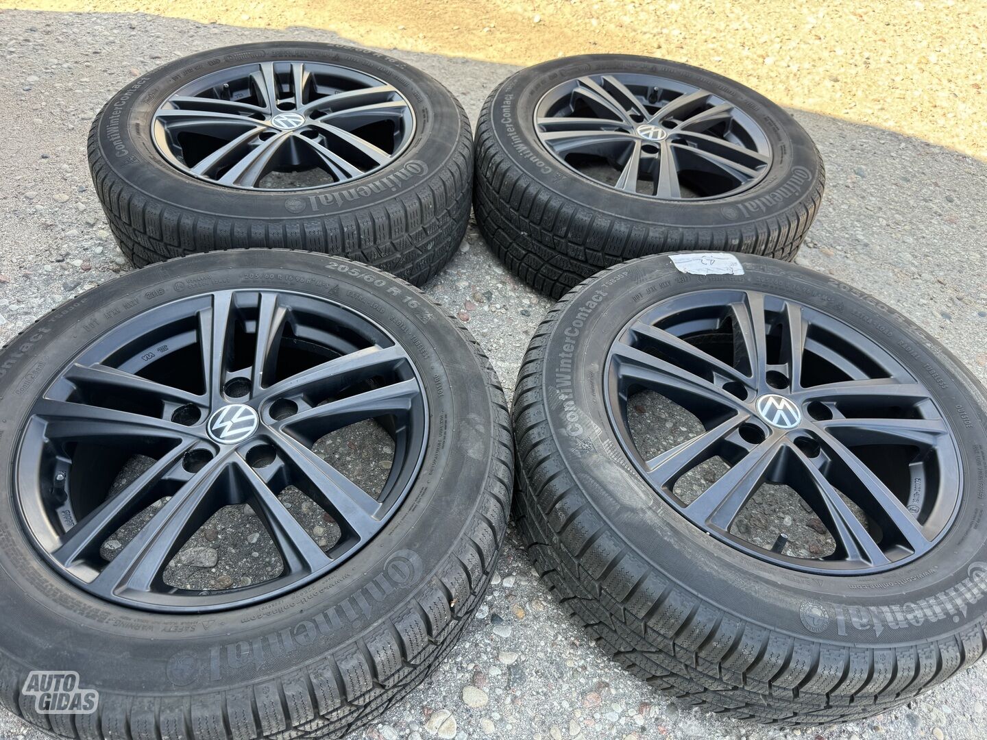 Volkswagen Siunciam, 6,5J ET33 light alloy R16 rims