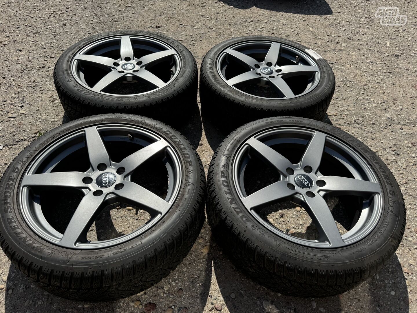 Audi Siunciam, 7,5J ET45 light alloy R18 rims