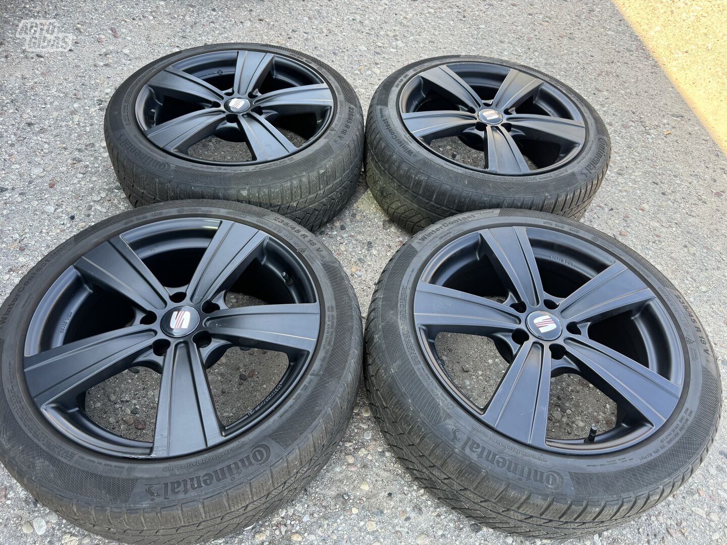 Seat Siunciam, 8J ET44 light alloy R18 rims