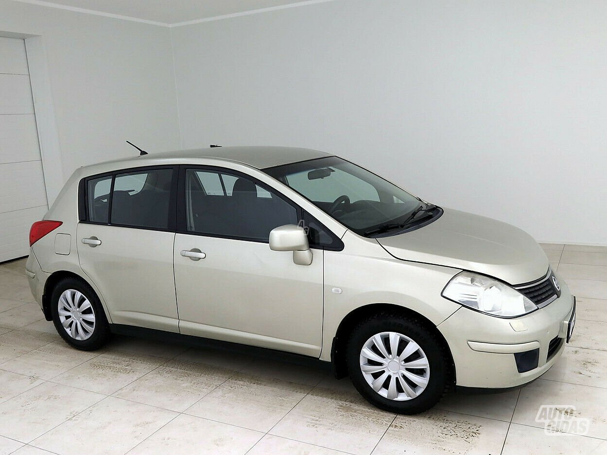 Nissan Tiida 2008 г Хэтчбек