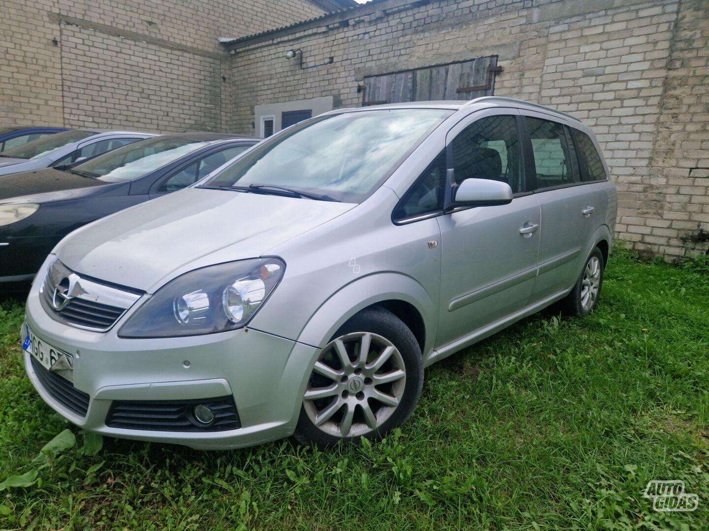 Opel Zafira 2007 m dalys