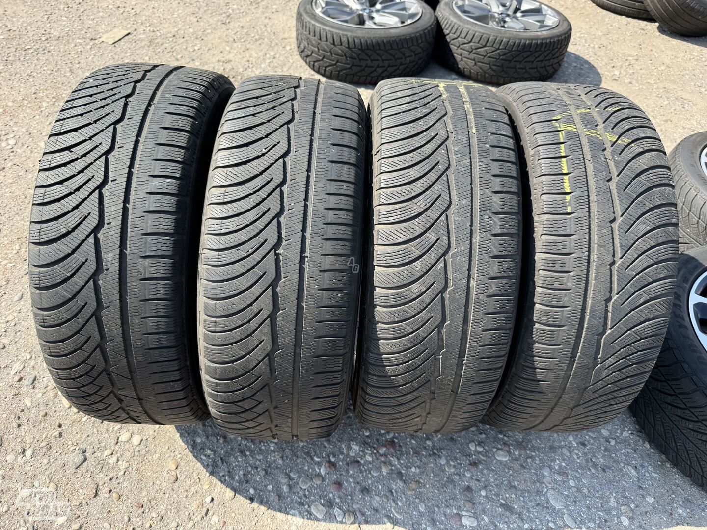 Michelin Siunciam, 4-5mm R18 универсальные шины для автомобилей