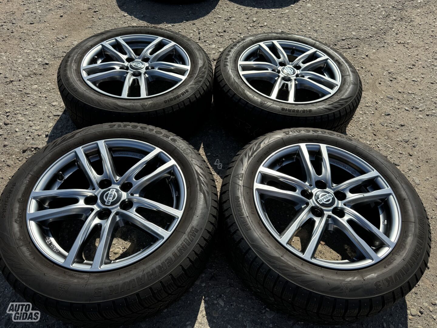 Nissan Siunciam, 7J ET45 light alloy R16 rims