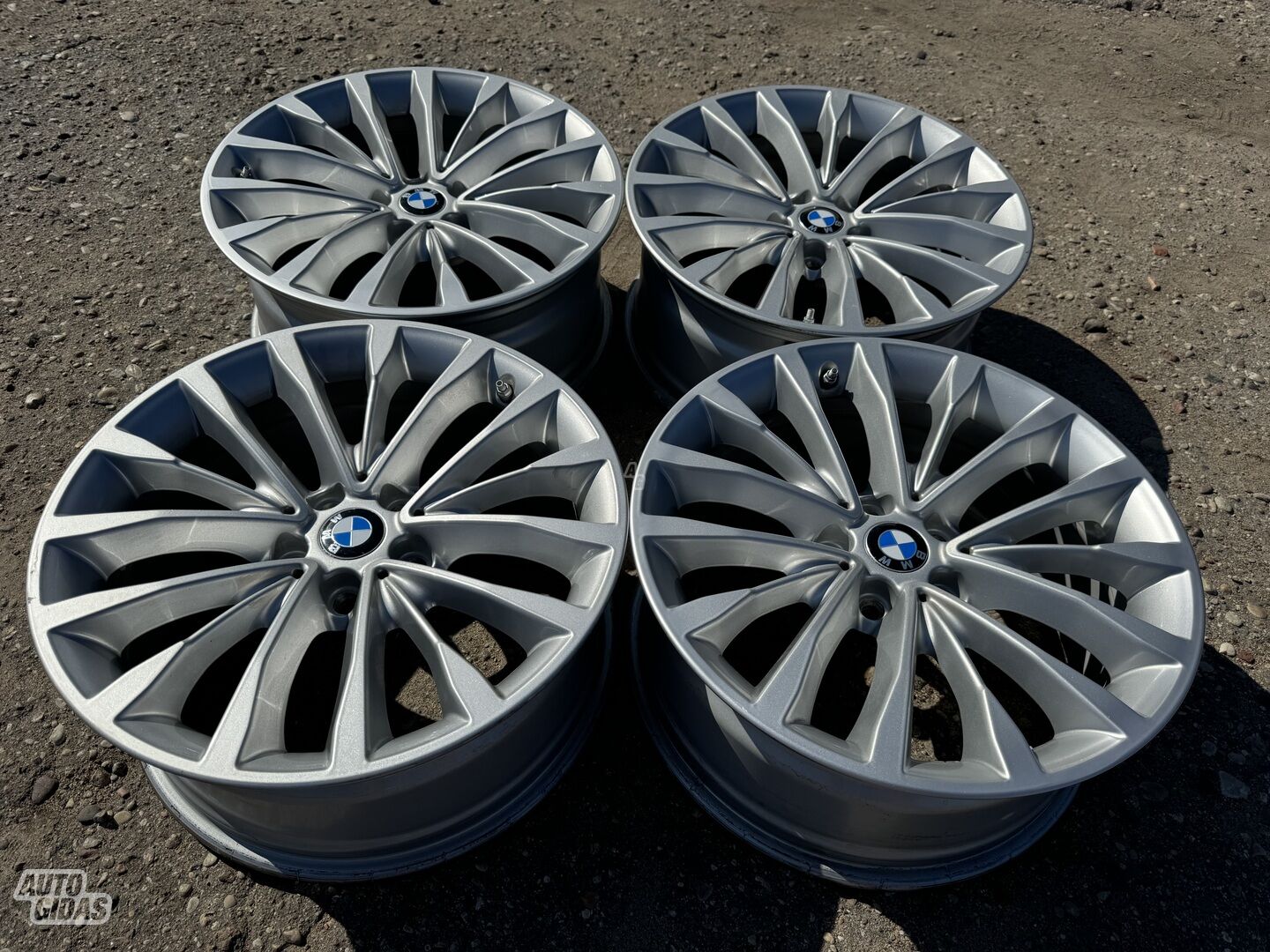 BMW Siunciam, 8J ET30 light alloy R18 rims