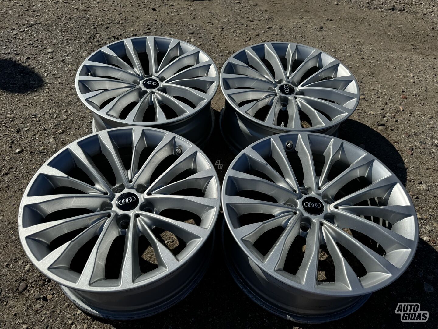 Audi Siunciam, 8J ET30 light alloy R18 rims