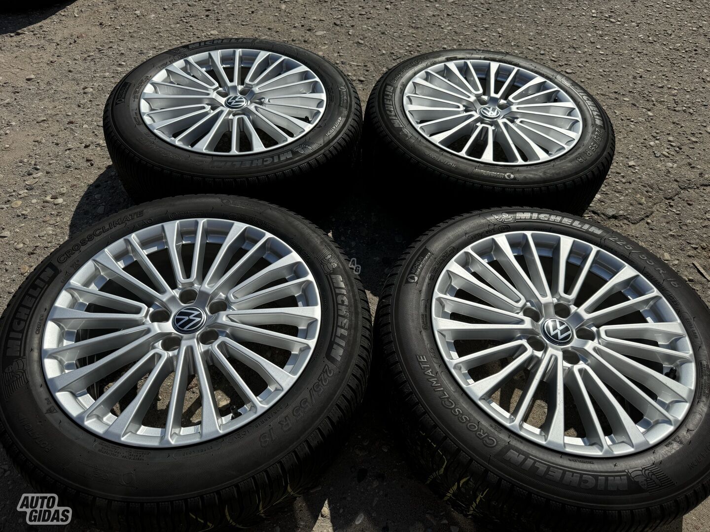 Volkswagen Siunciam, 8J ET39 light alloy R18 rims