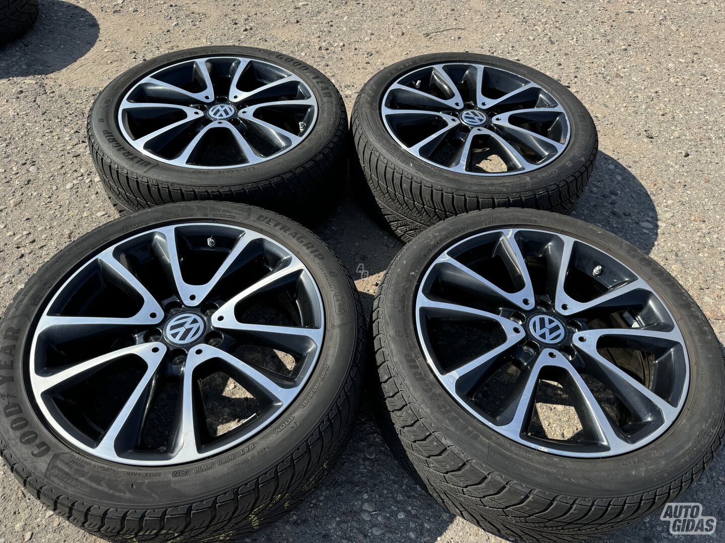 Volkswagen Siunciam, 8J ET43 light alloy R18 rims