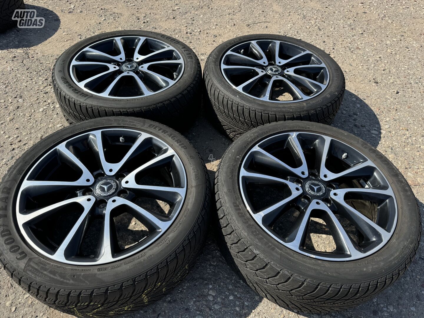 Mercedes-Benz Siunciam, 8J ET43 light alloy R18 rims