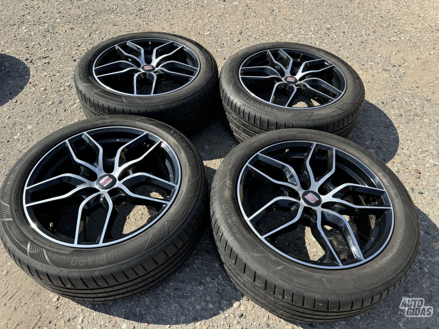 Seat Siunciam, 8J ET35 light alloy R18 rims