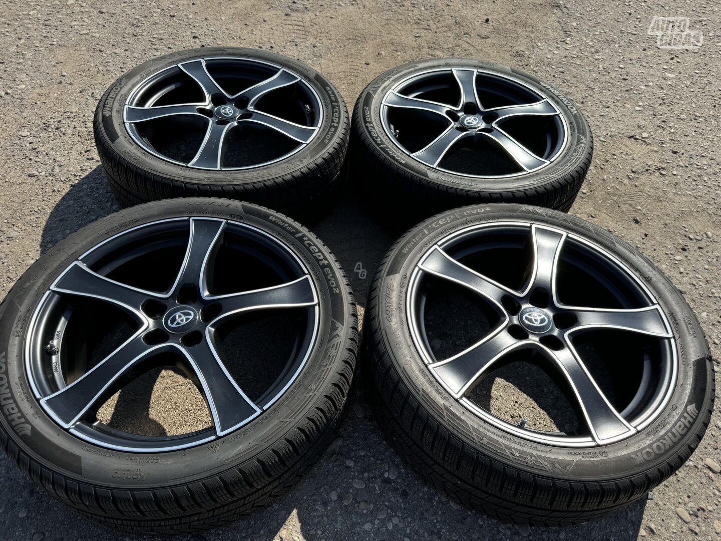 Toyota Siunciam, 7,5J ET50 light alloy R19 rims