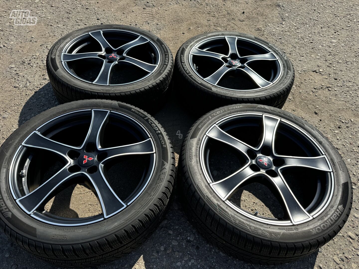 Mitsubishi Siunciam, 7,5J ET50 light alloy R19 rims