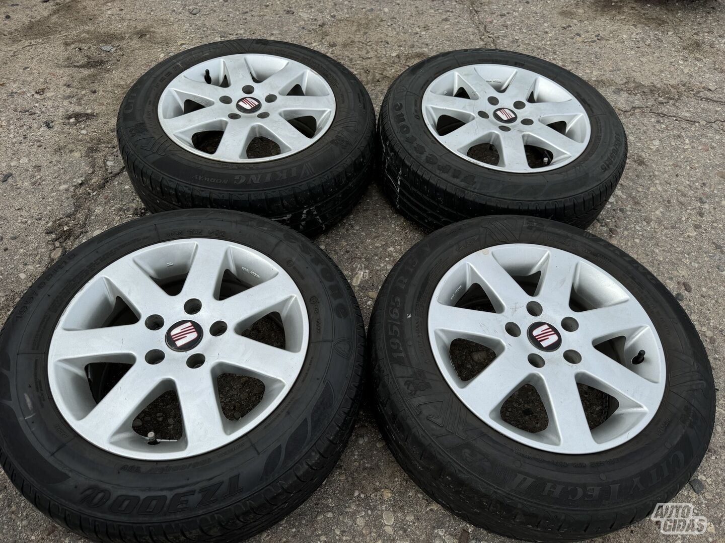 Seat Siunciam, 7J ET45 light alloy R15 rims