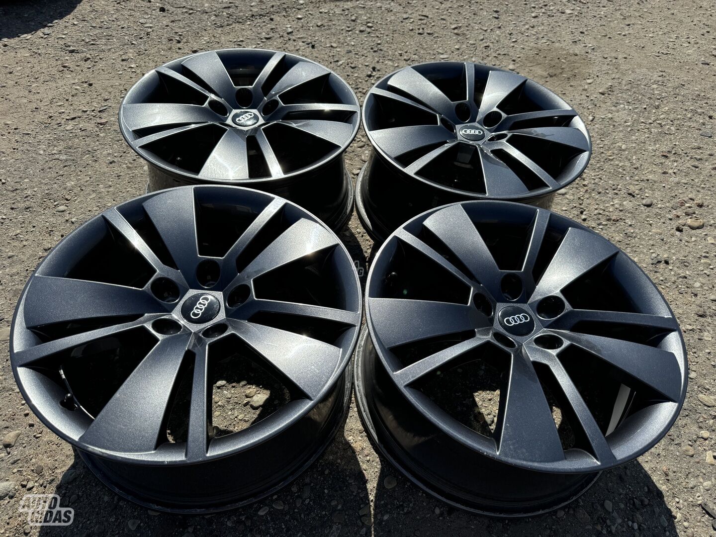 Audi Siunciam, 8J ET44 light alloy R18 rims