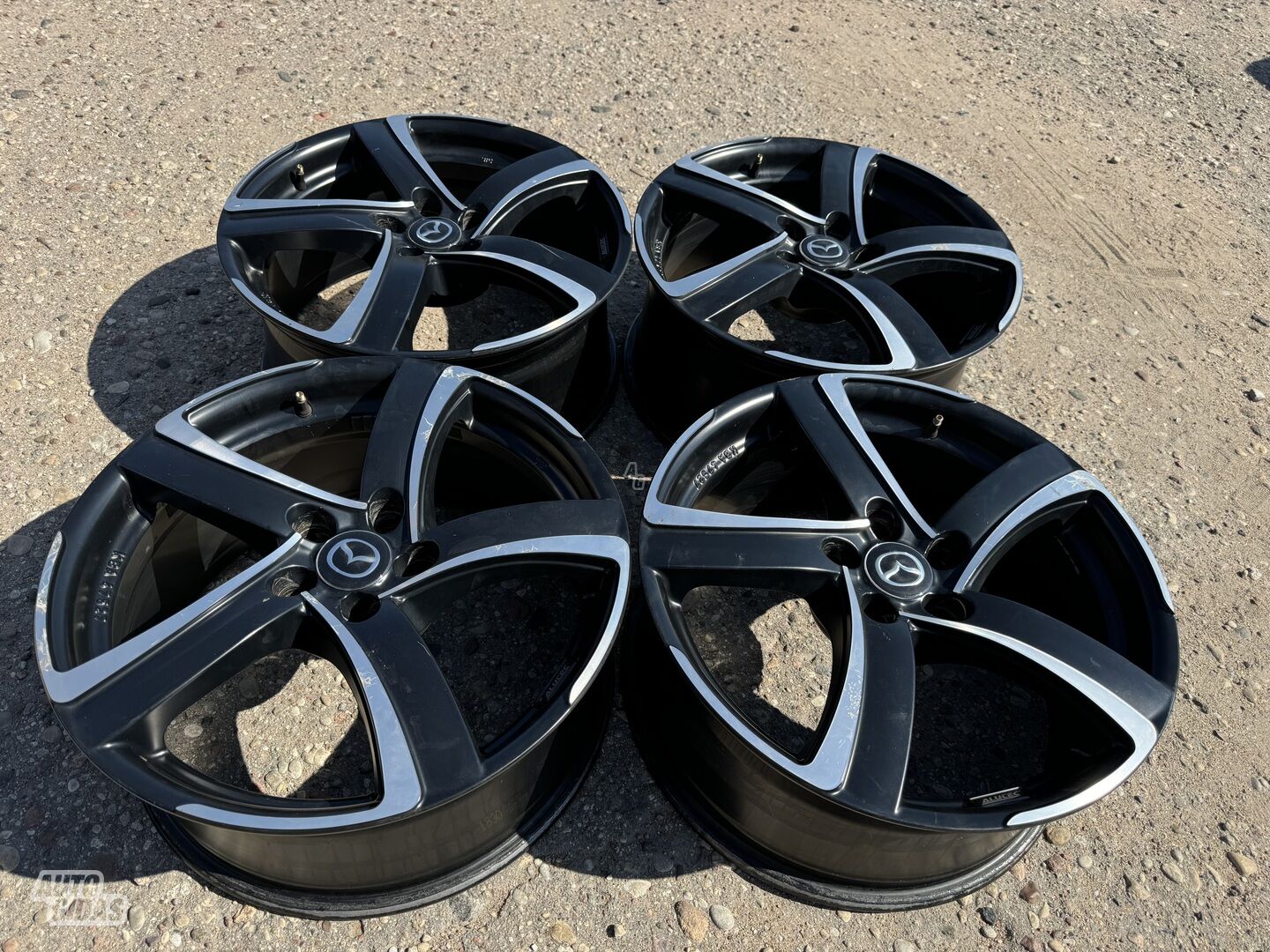 Mazda Siunciam, 8J ET35 light alloy R18 rims