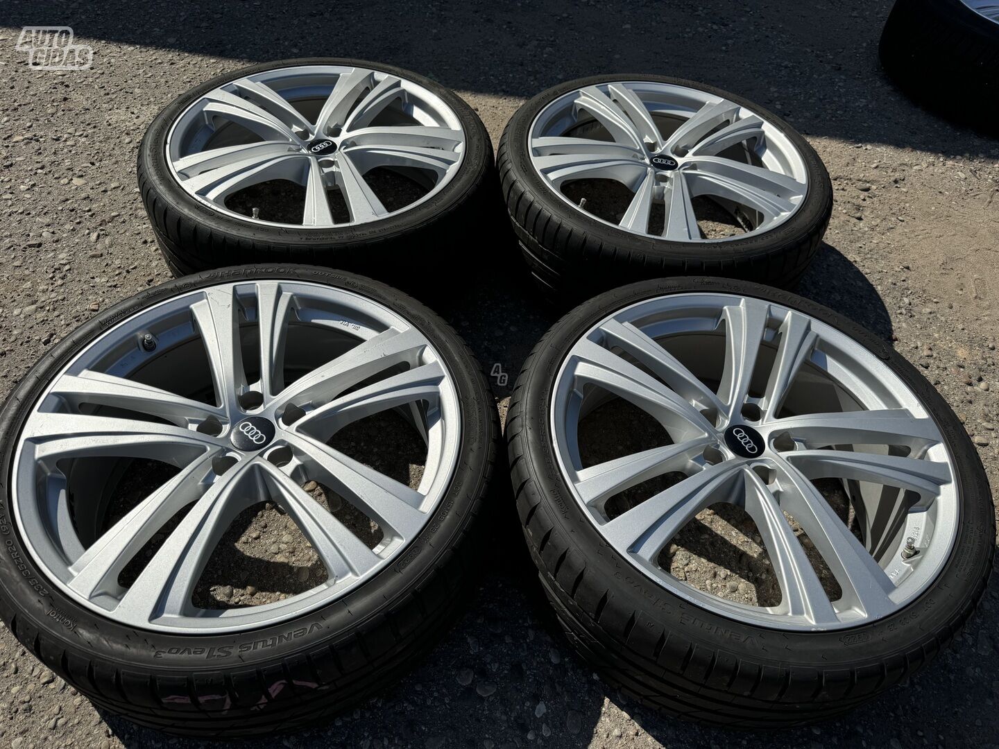 Audi Siunciam, 8J ET45 light alloy R20 rims