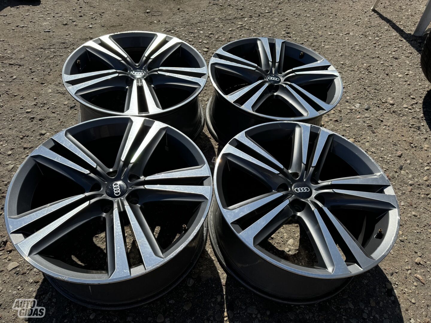 Audi Siunciam, 8J ET50 light alloy R19 rims