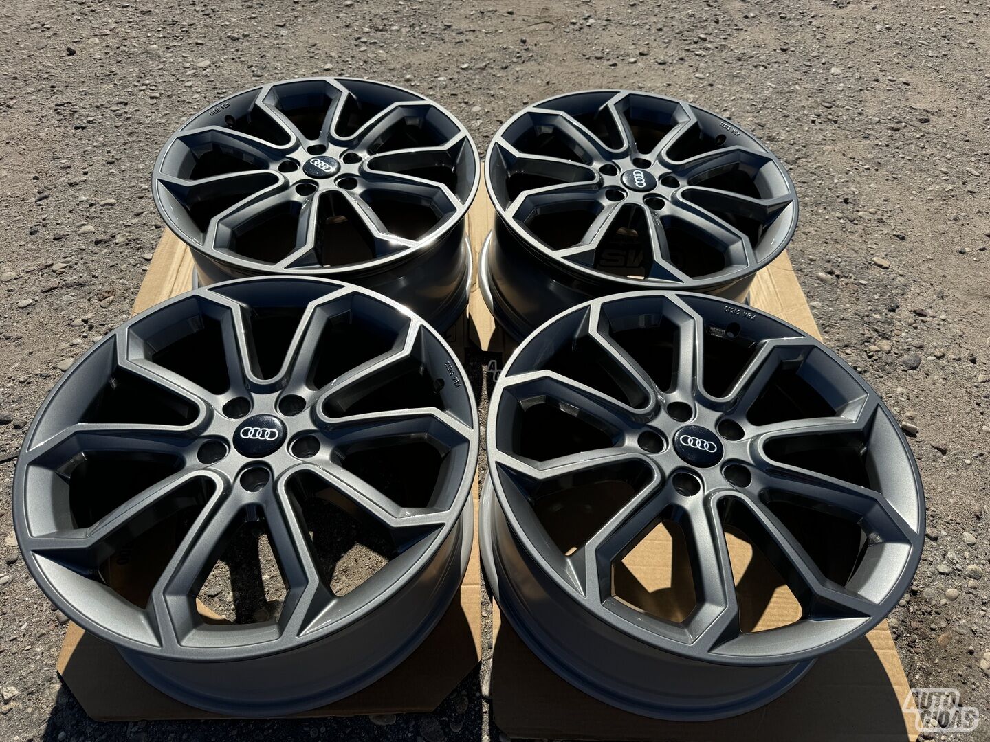 Audi Siunciam, 8J ET50 light alloy R19 rims