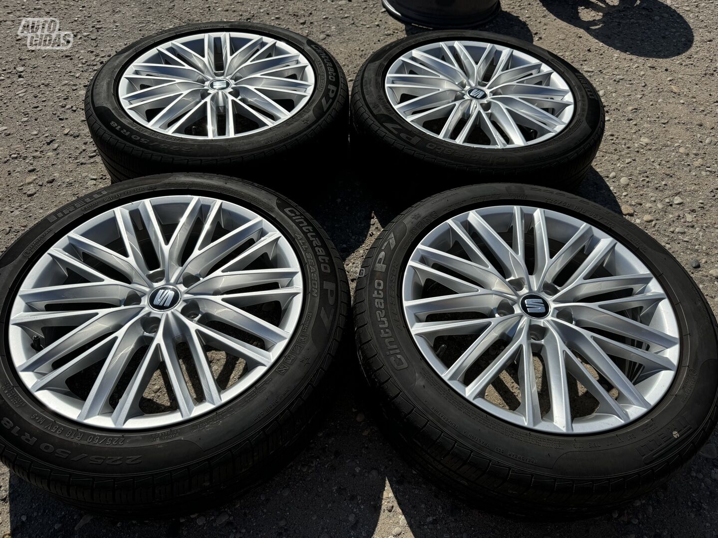 Seat Siunciam, 7J ET45 light alloy R18 rims