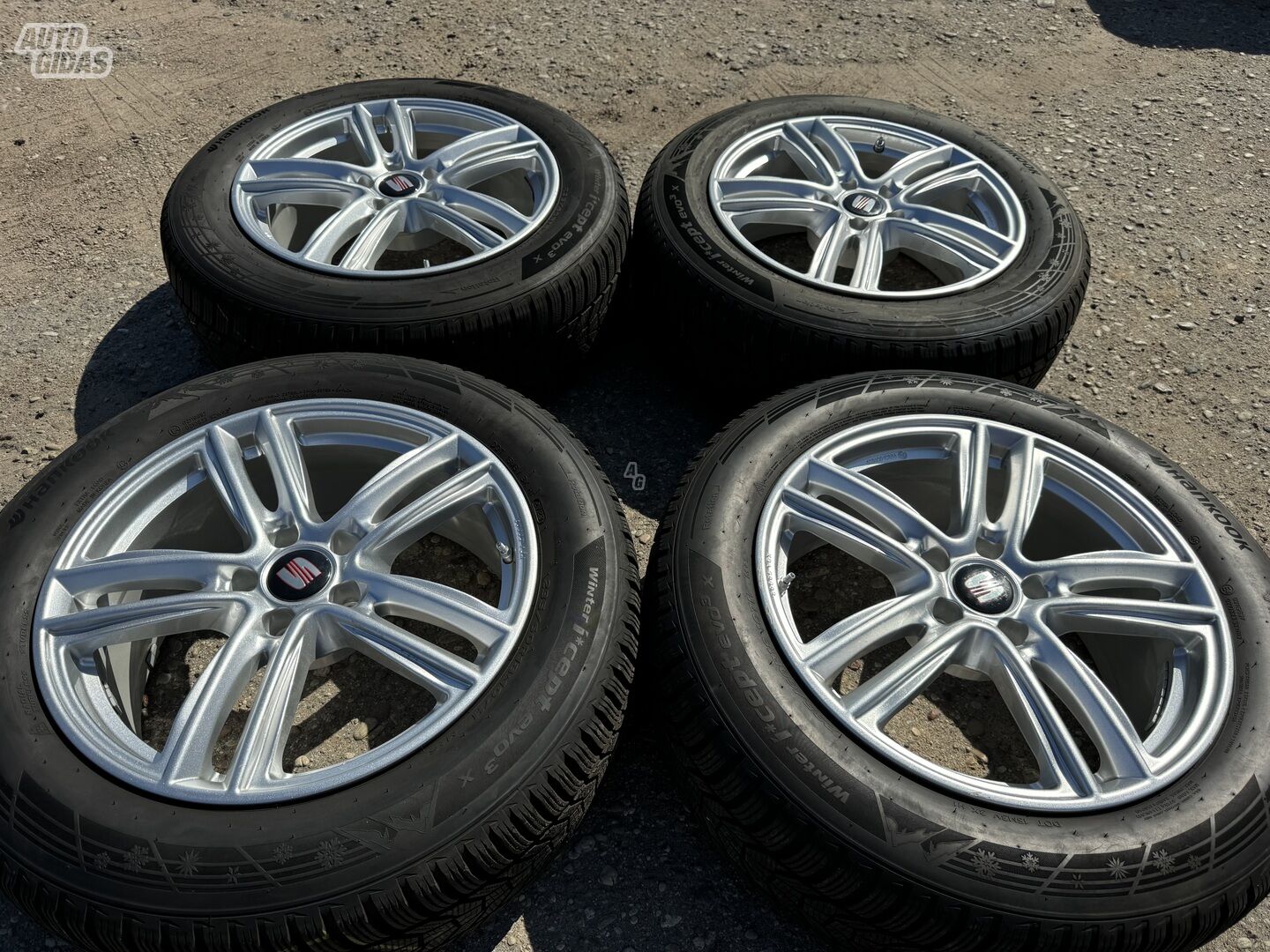 Seat Siunciam, 8J Et32 light alloy R18 rims