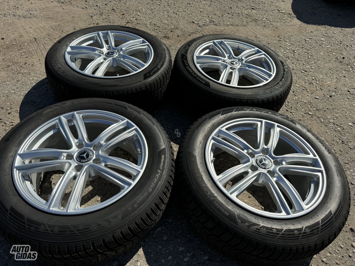 Mercedes-Benz Siunciam, 8J ET32 light alloy R18 rims