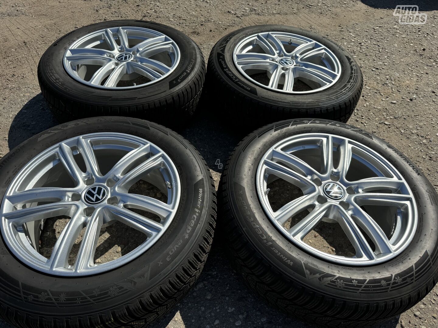 Volkswagen Siunciam, 8J ET32 light alloy R18 rims