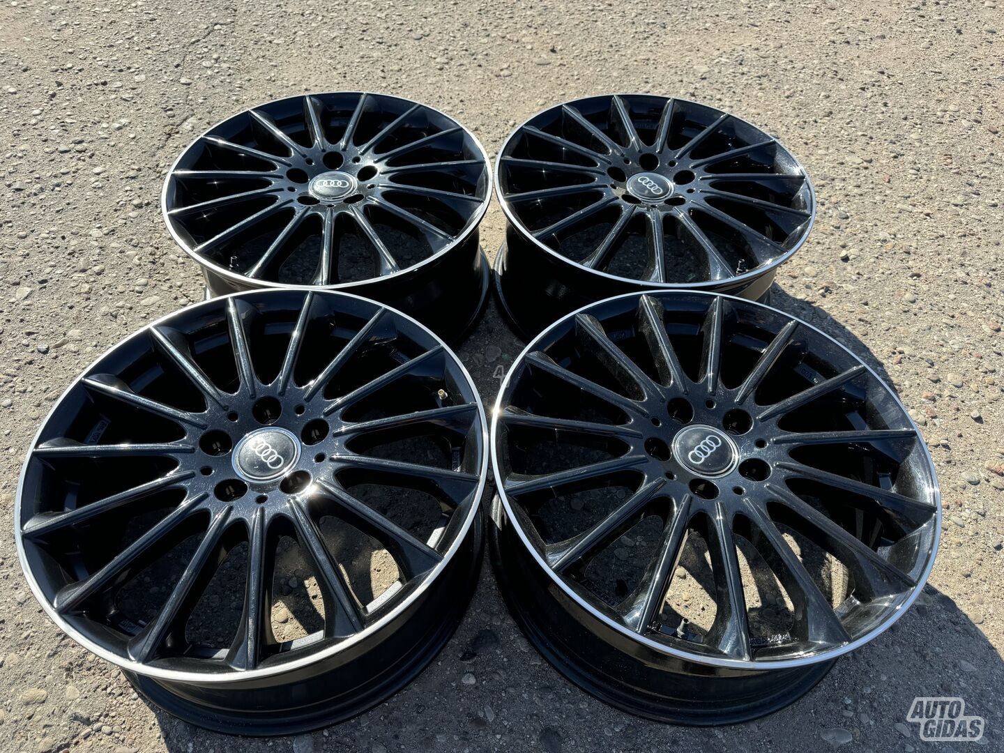 Audi Siunciam, 7.5J ET48 light alloy R18 rims