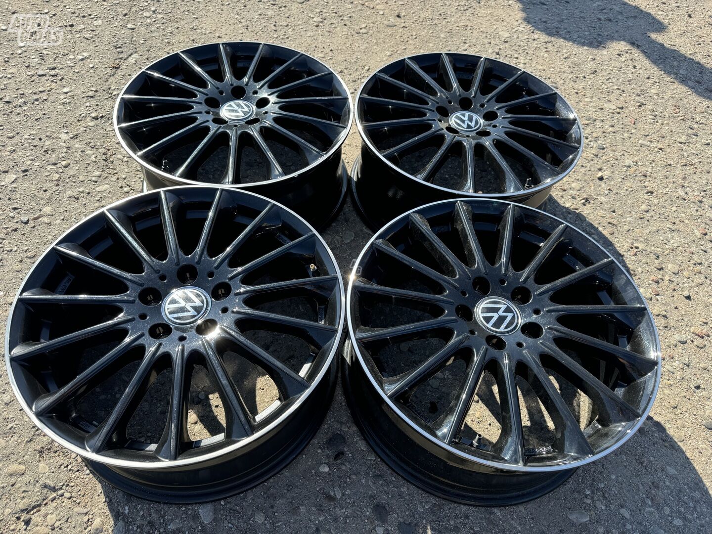 Volkswagen Siunciam, 7.5J ET48 light alloy R18 rims