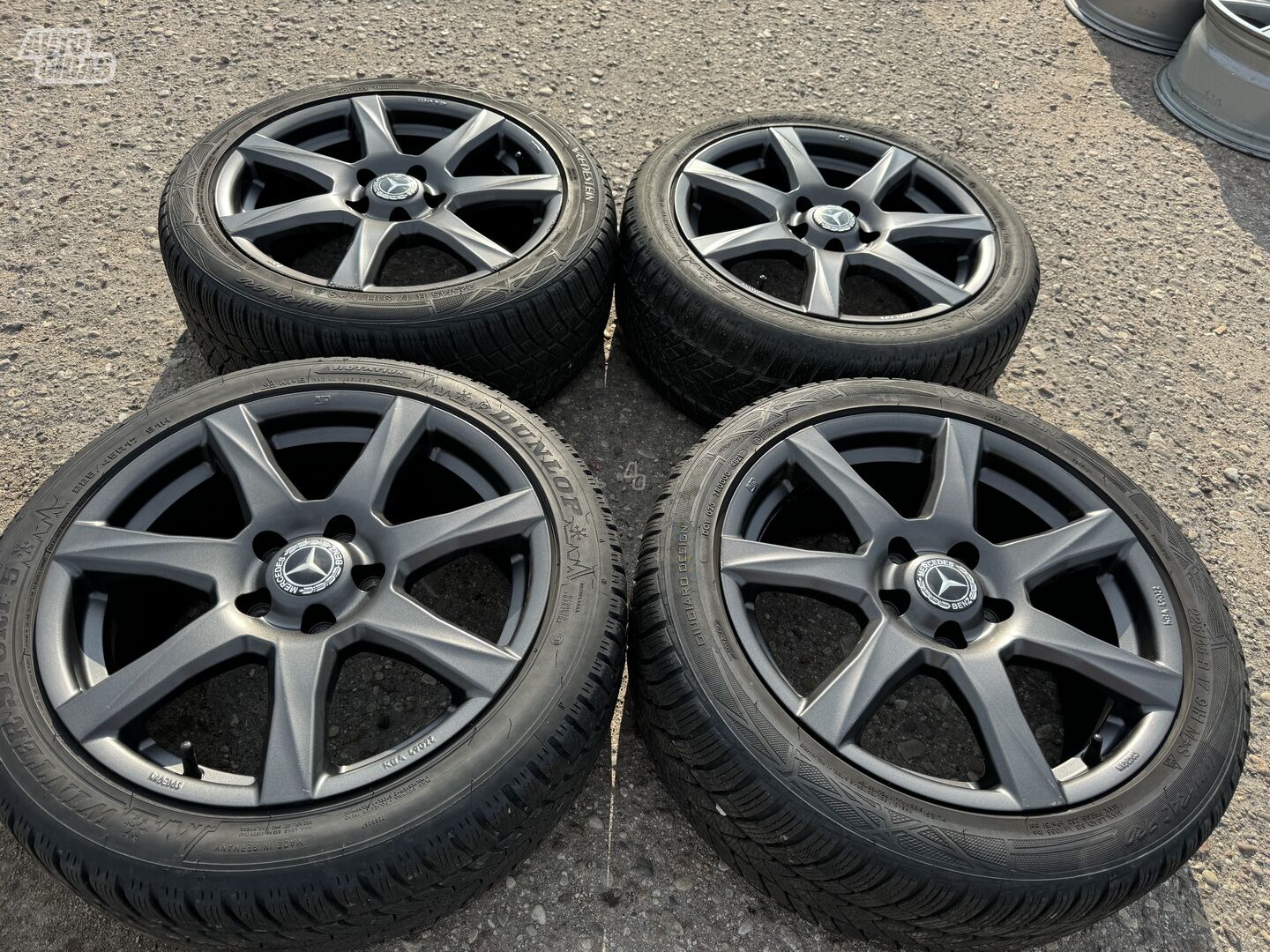 Mercedes-Benz Siunciam, 7.5J ET50 light alloy R17 rims