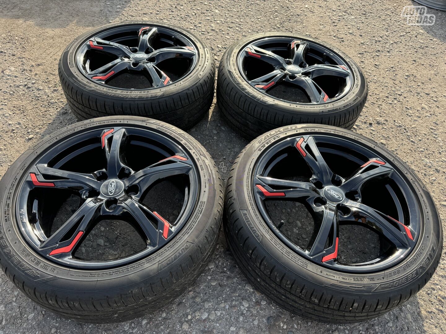 Ford Siunciam, 7.5J ET50 light alloy R18 rims