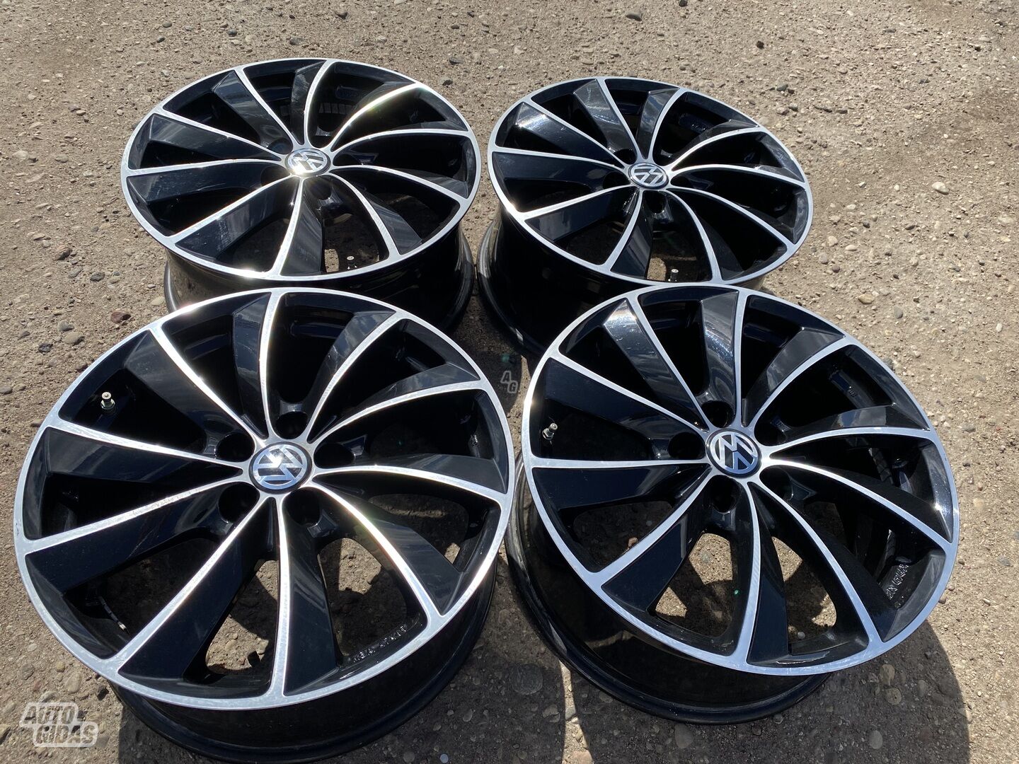 Volkswagen Siunciam, 8J ET35 light alloy R18 rims