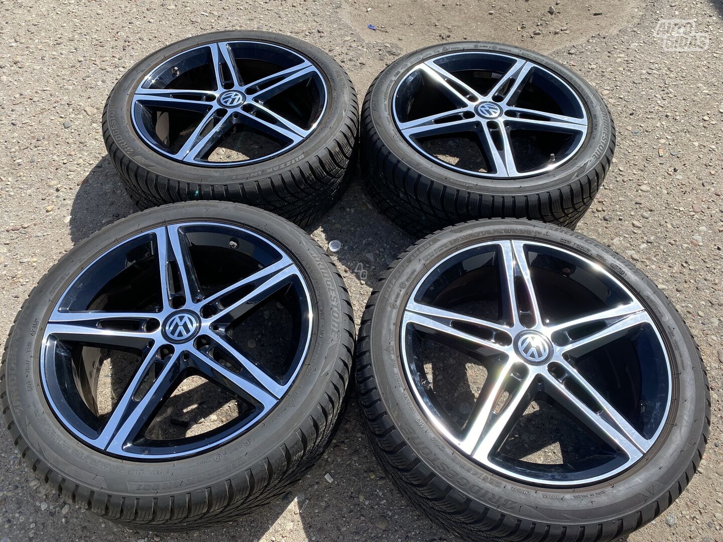 Volkswagen Siunciam, 7.5J ET49 light alloy R18 rims