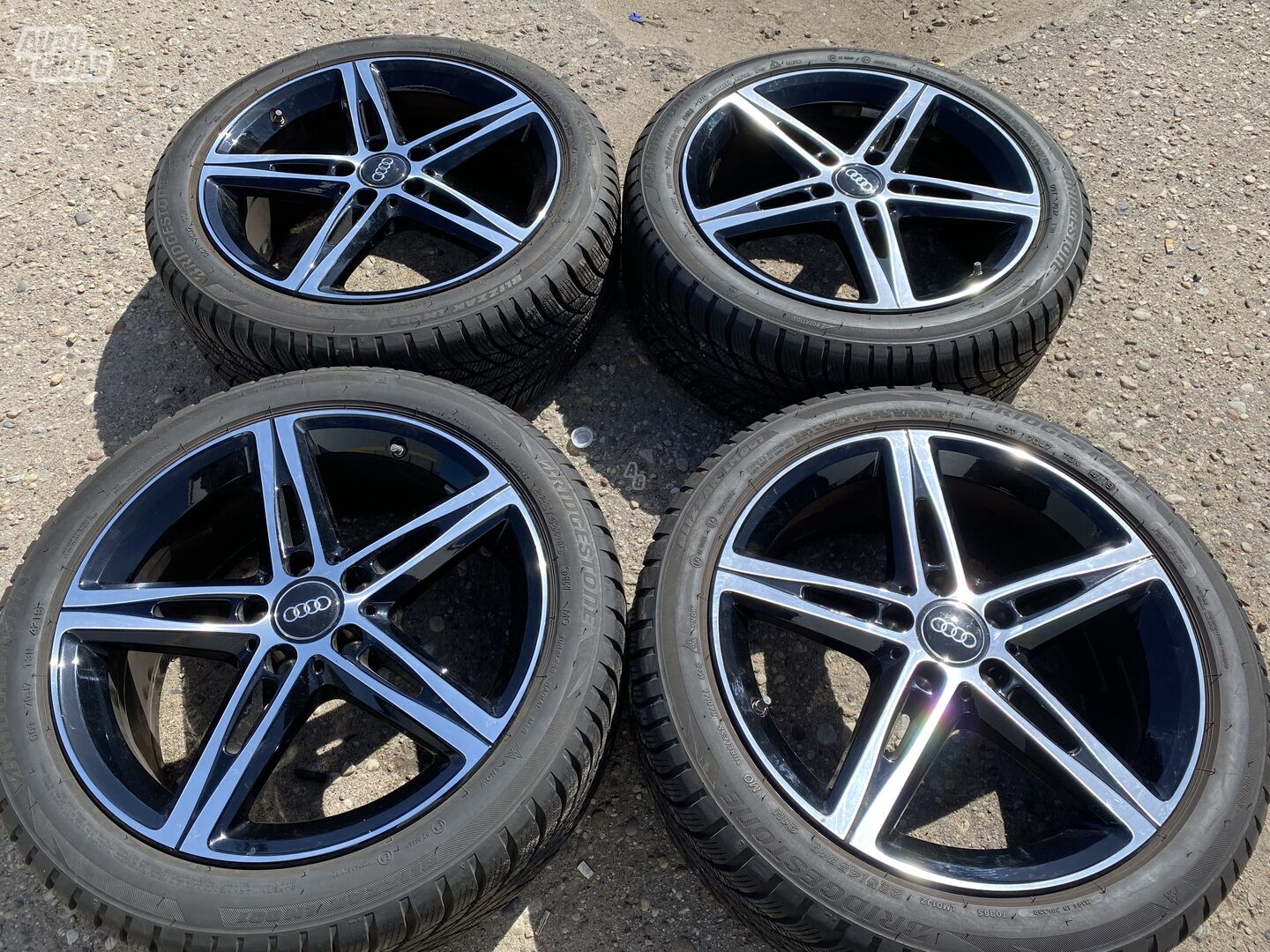 Audi Siunciam, 7.5J ET49 light alloy R18 rims