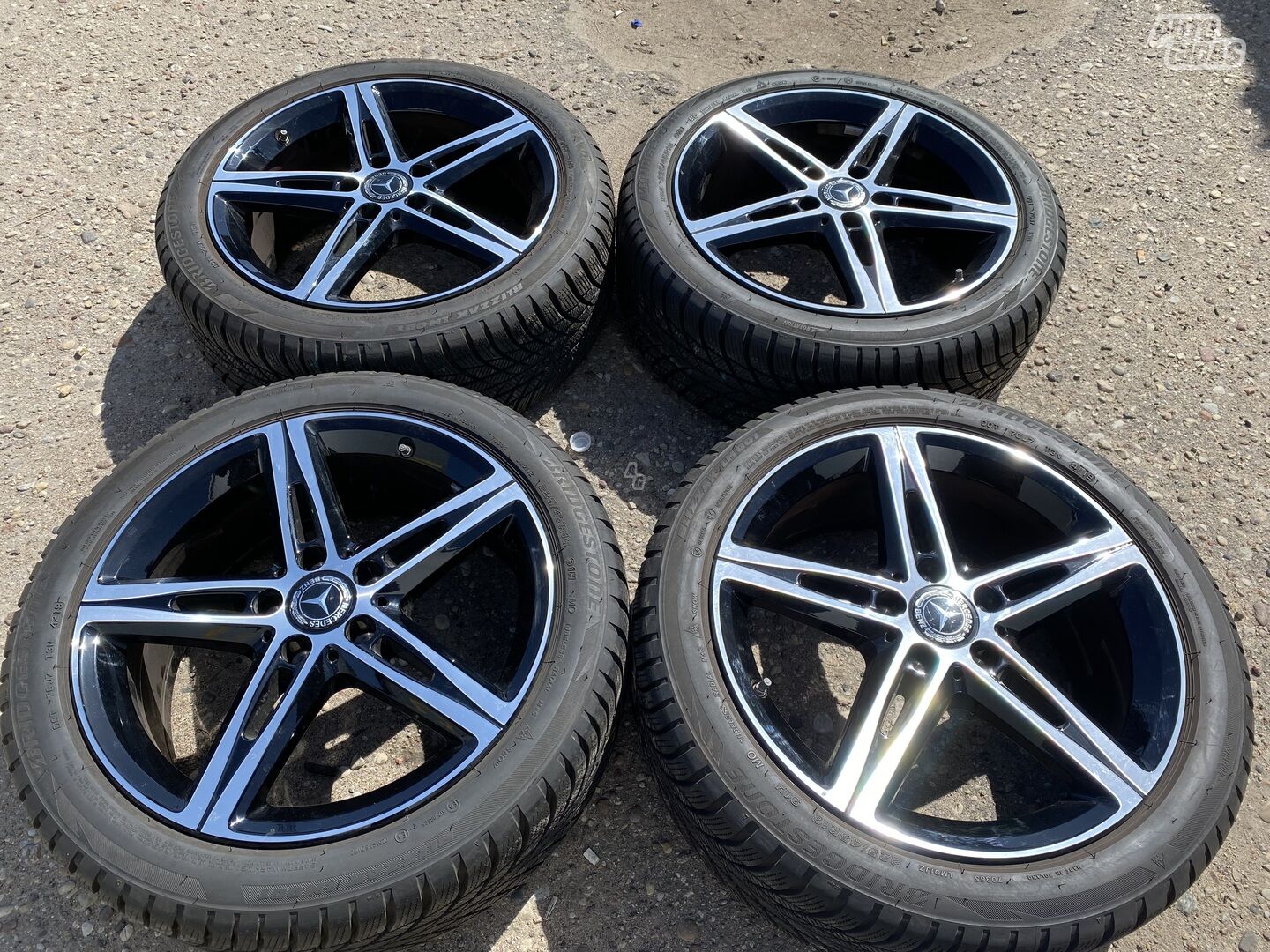 Mercedes-Benz Siunciam, 7.5J ET49 light alloy R18 rims