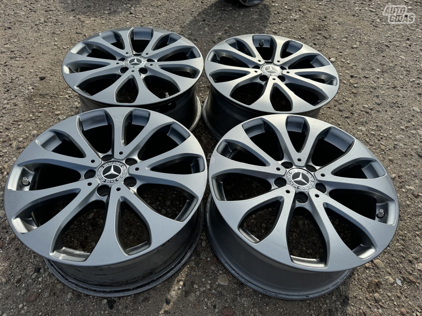 Mercedes-Benz Siunciam, 8J ET38 light alloy R18 rims