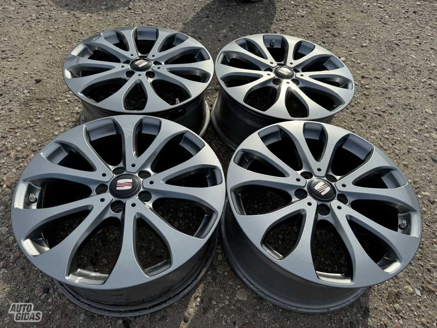 Seat Siunciam, 8J ET38 light alloy R18 rims