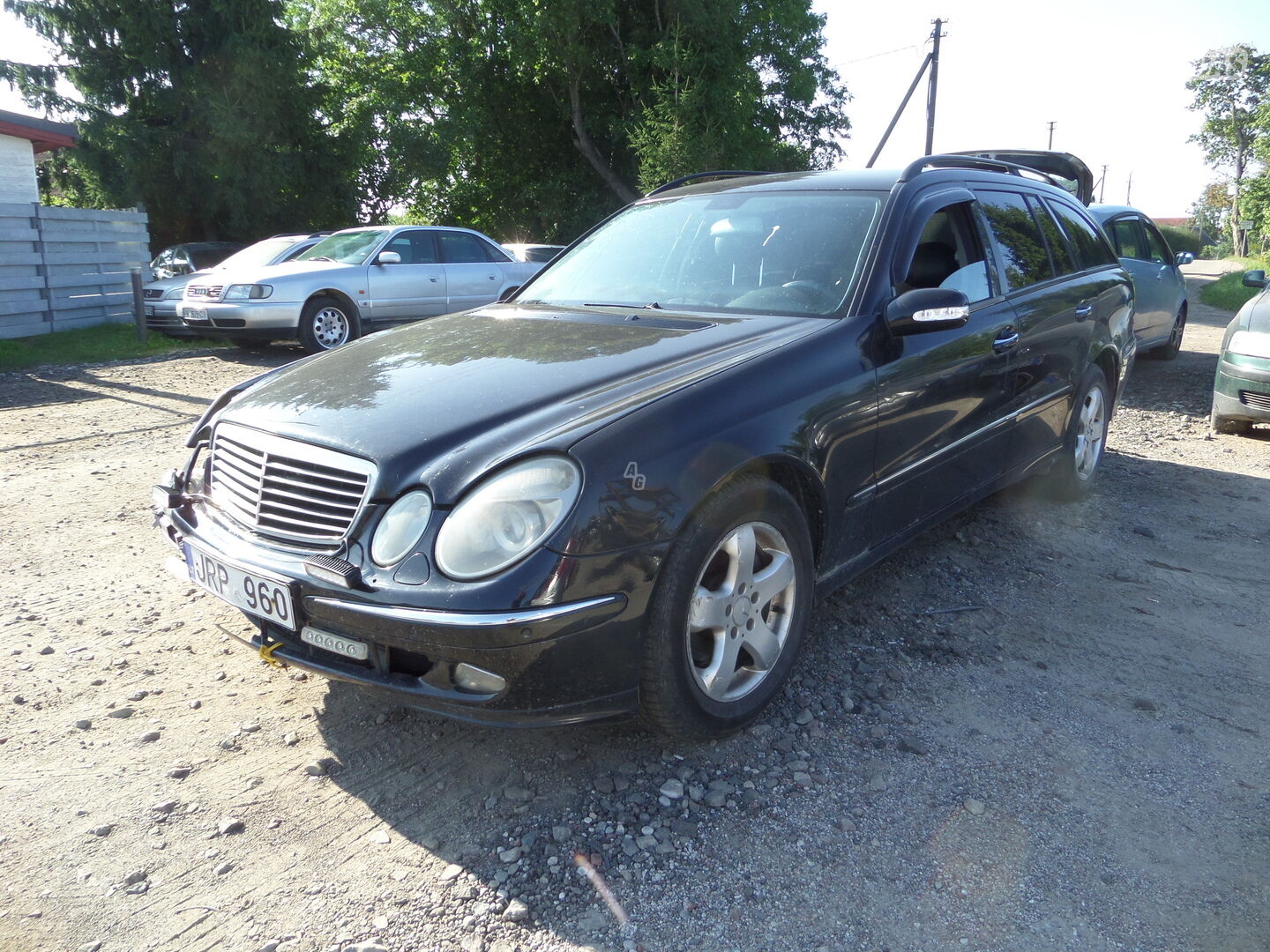 Mercedes-Benz E 220 2003 y parts