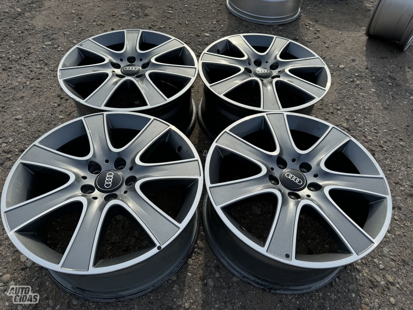 Audi Siunciam, 8J ET41 light alloy R18 rims