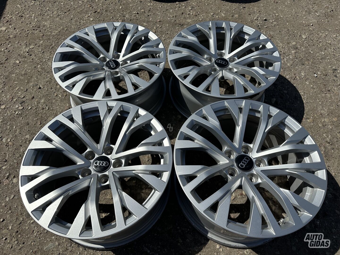 Audi Siunciam, 8J ET25 light alloy R18 rims