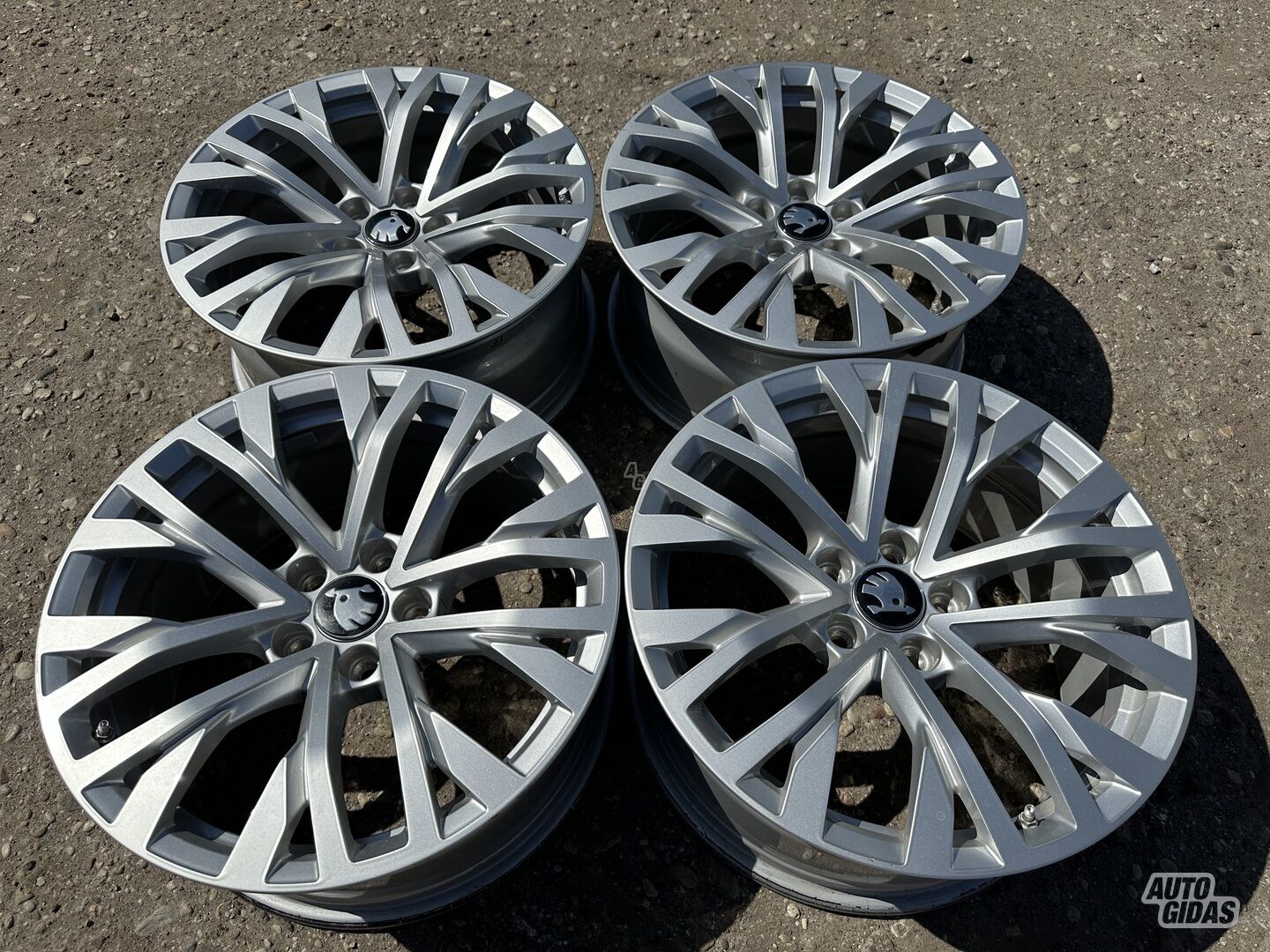 Skoda Siunciam, 8J ET25 light alloy R18 rims