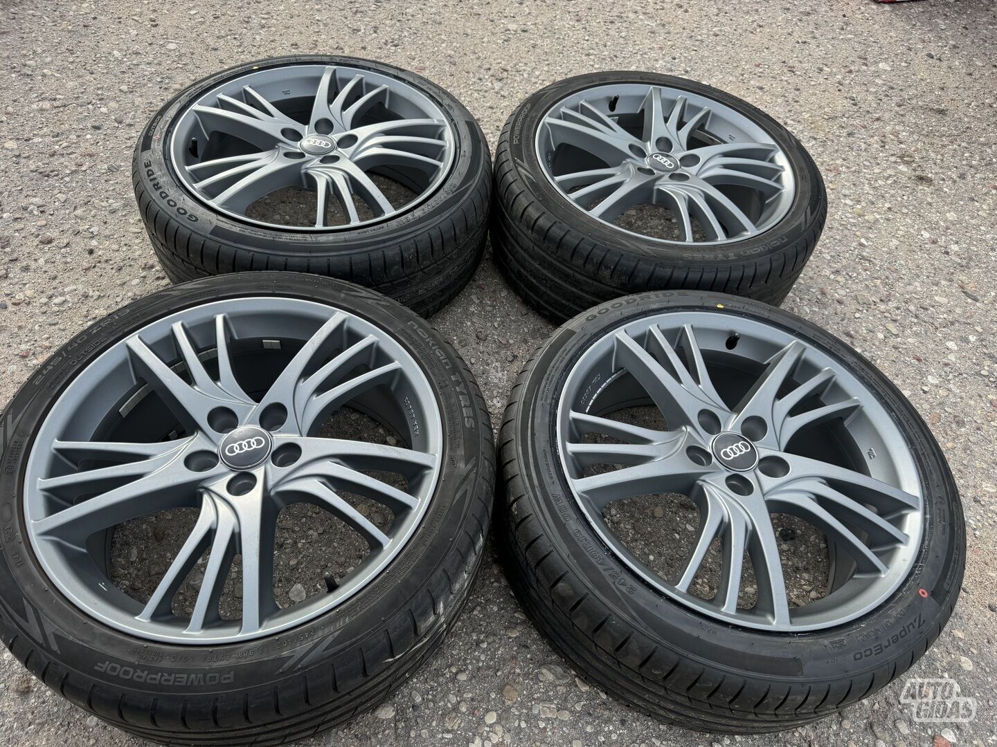 Audi Siunciam, 8.5J ET45 light alloy R19 rims