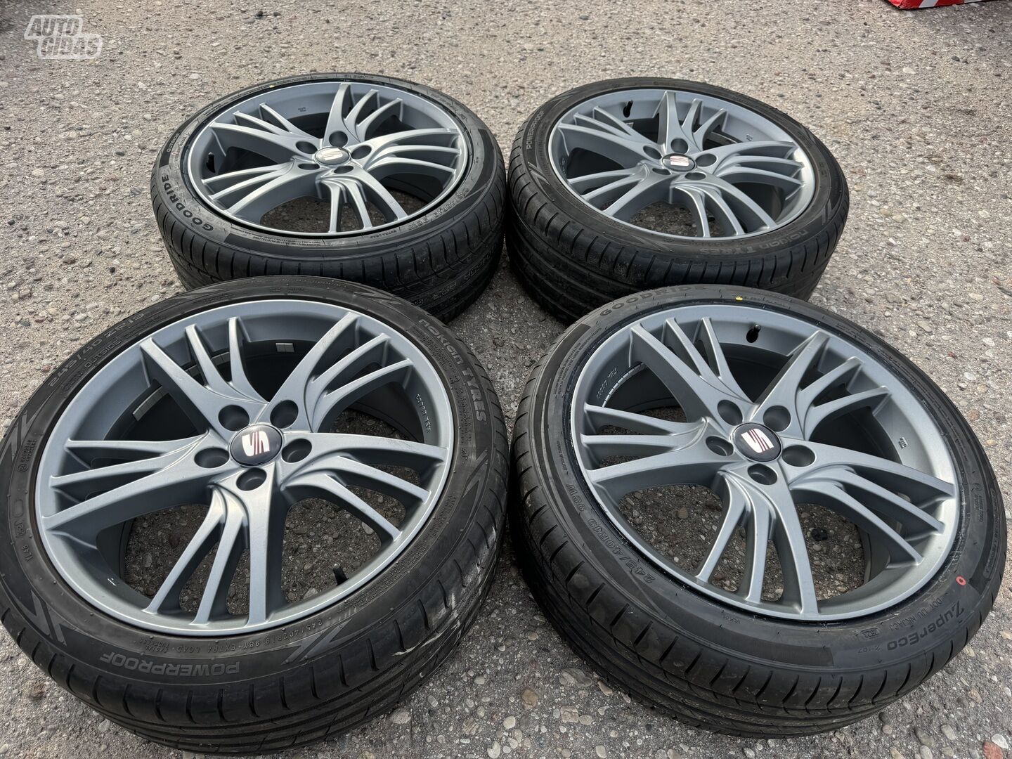 Seat Siunciam, 8.5J ET45 light alloy R19 rims