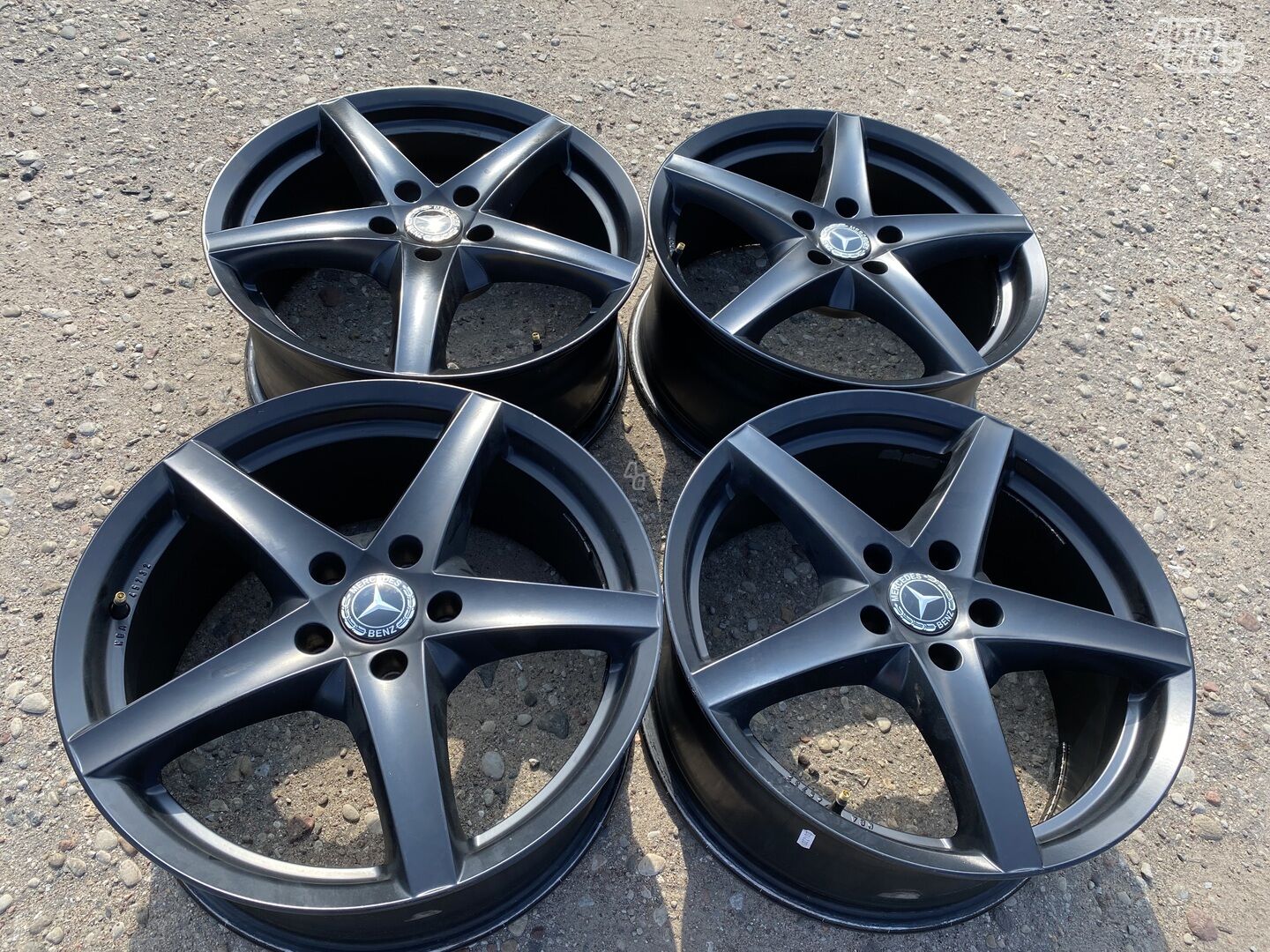 Mercedes-Benz Siunciam, 7.5J ET45 light alloy R18 rims