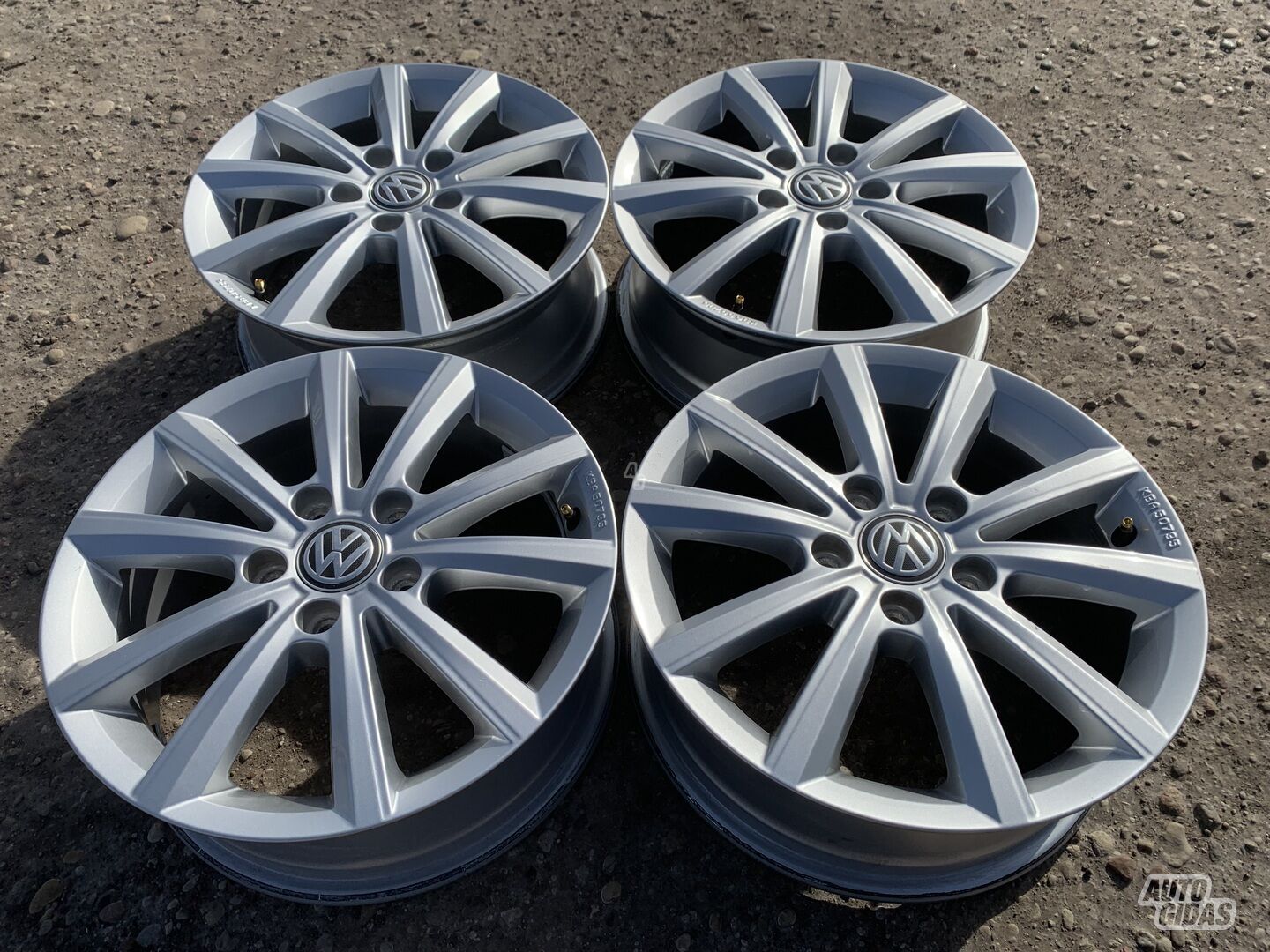 Volkswagen Siunciam, 6,5J ET42 light alloy R16 rims