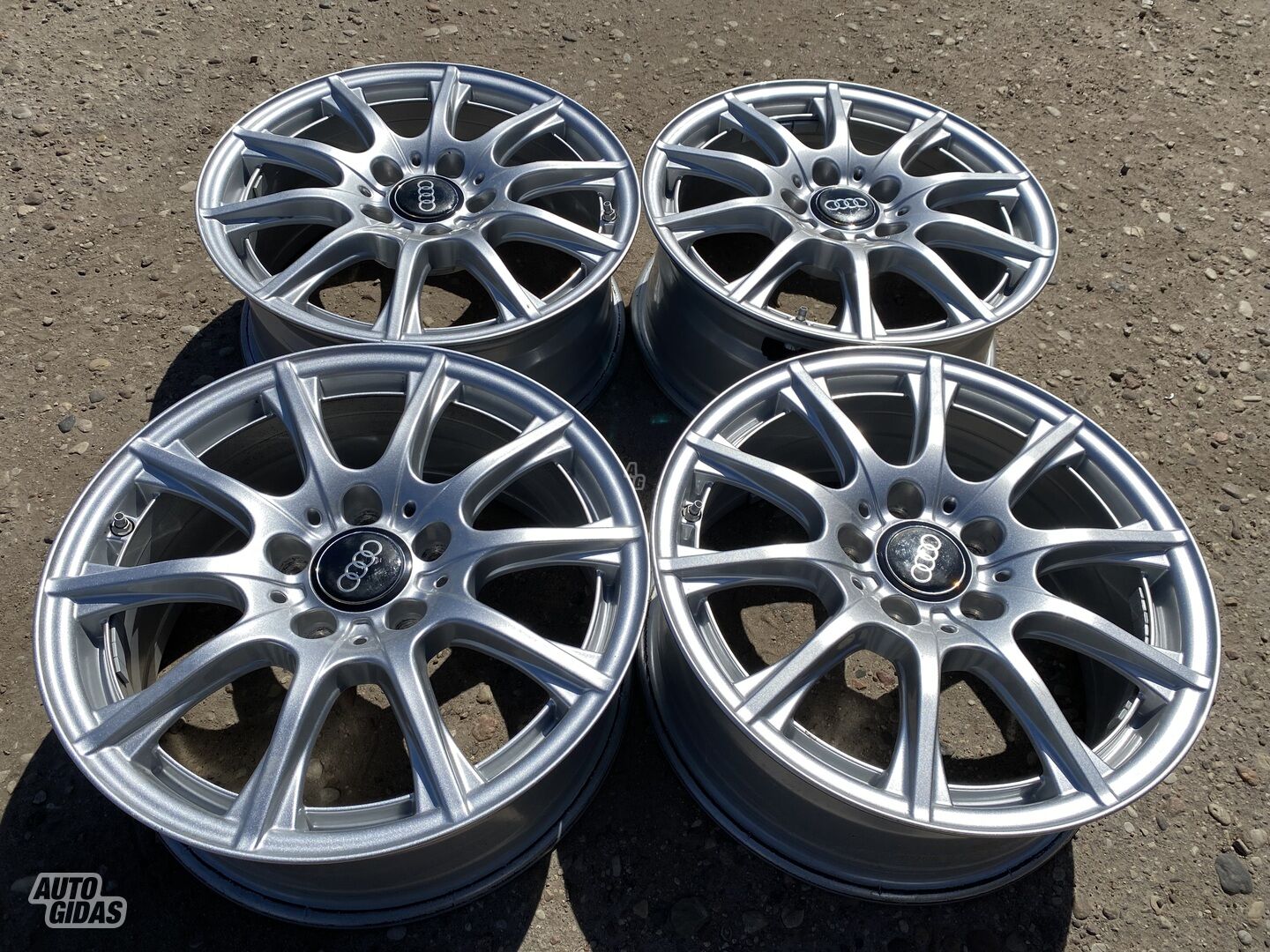 Audi Siunciam, 6,5J ET38 light alloy R16 rims